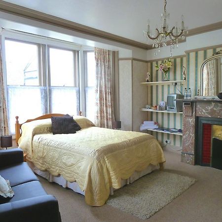 פאטלי ברידג' Lyndale Guest House מראה חיצוני תמונה
