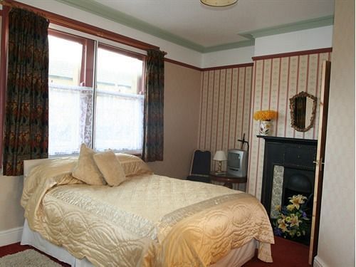 פאטלי ברידג' Lyndale Guest House מראה חיצוני תמונה